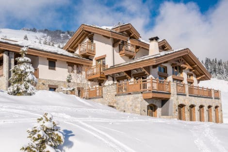 Chalet skis aux pieds