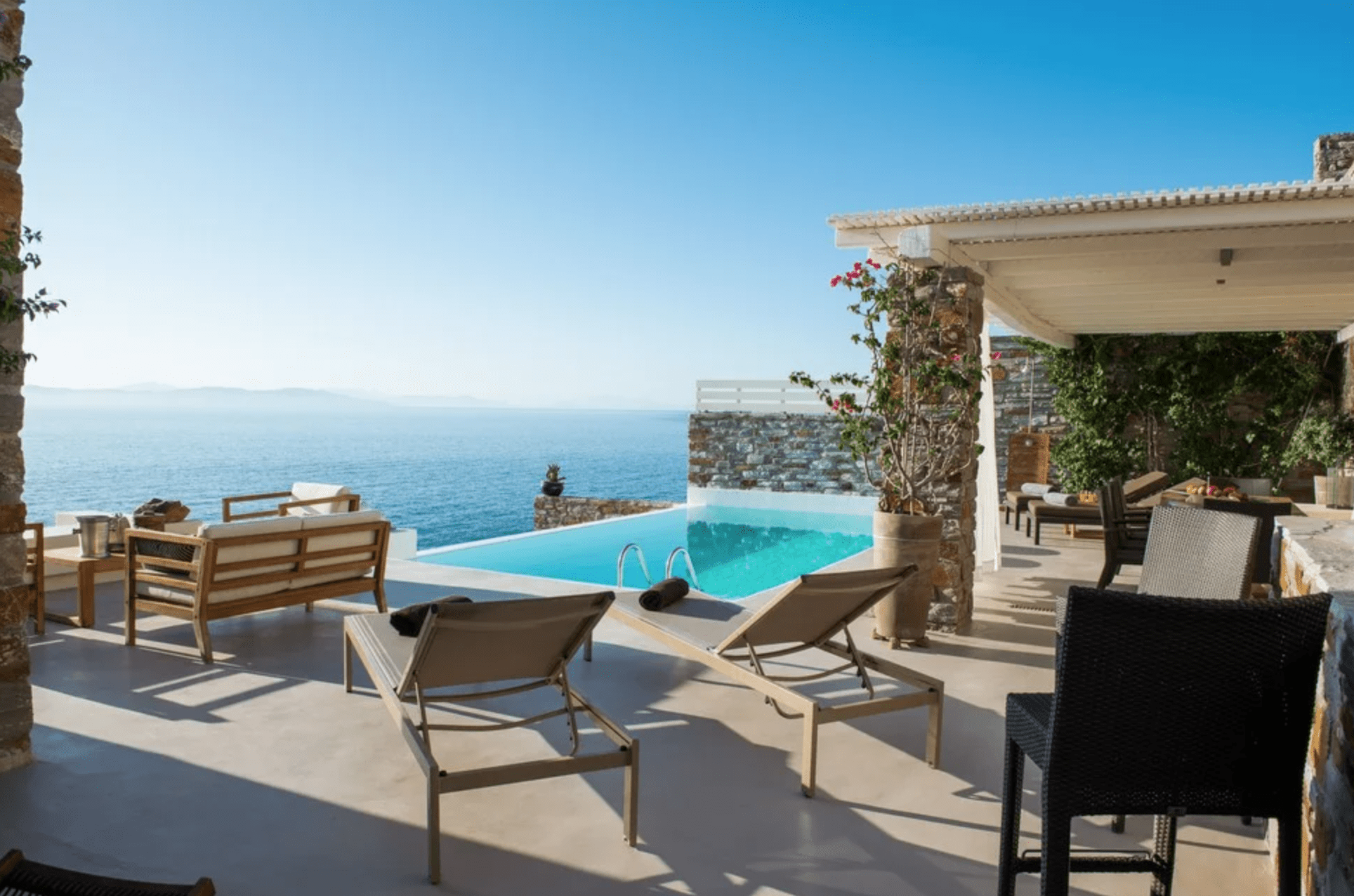 Capture location de villa de luxe greece luxury rental  2023-11-15 à 11.13.49