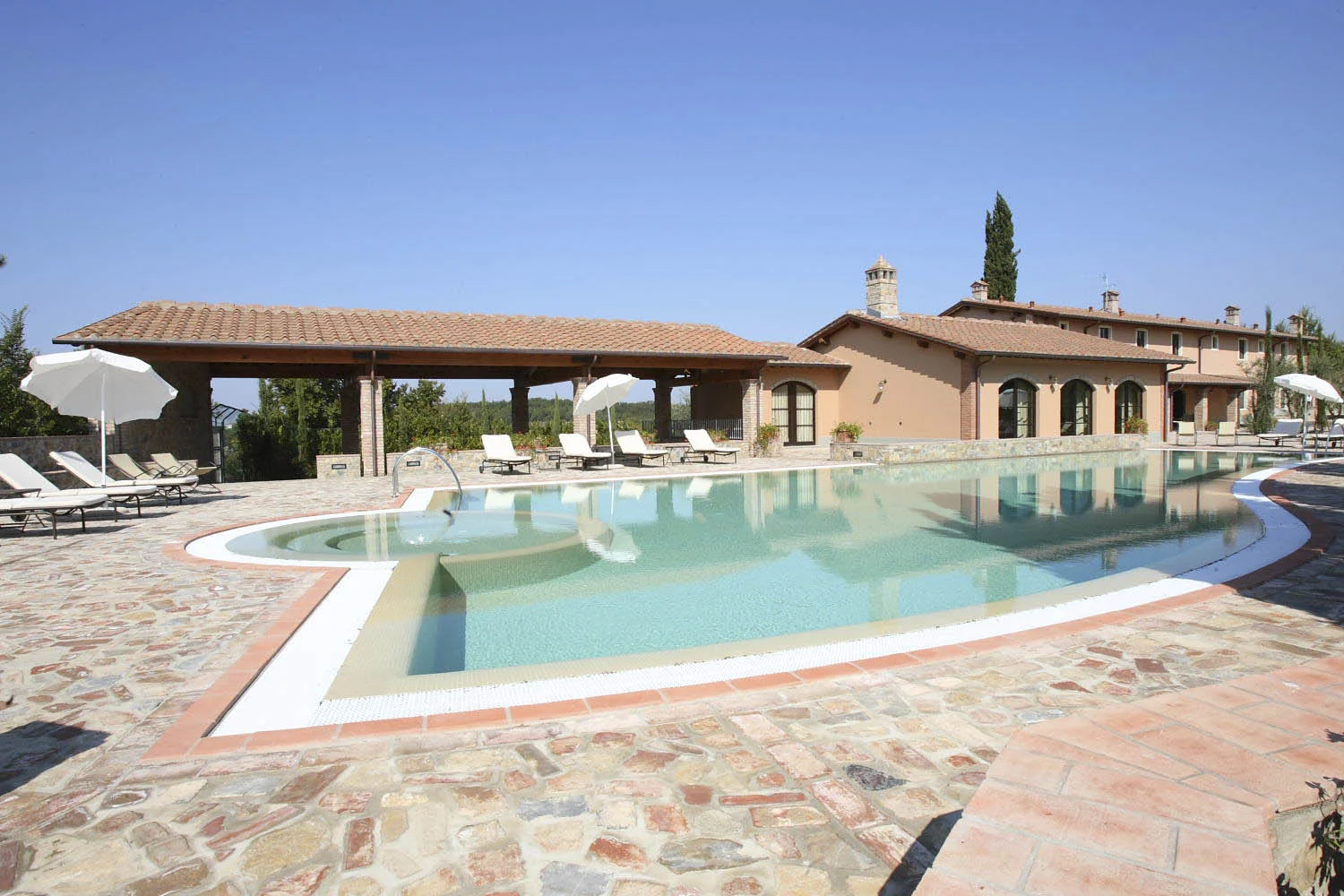 LOCATION VILLA DE LUXE DANS LA RÉGION FLORENCE SÉJOUR BIEN ÊTRE AVEC PISCINE