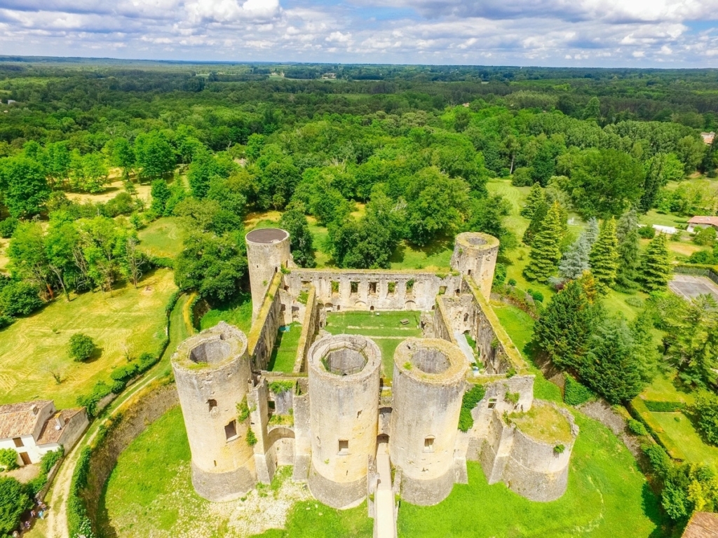 Castle-Gironde-jo-paris-2024-luxe-villa-renal