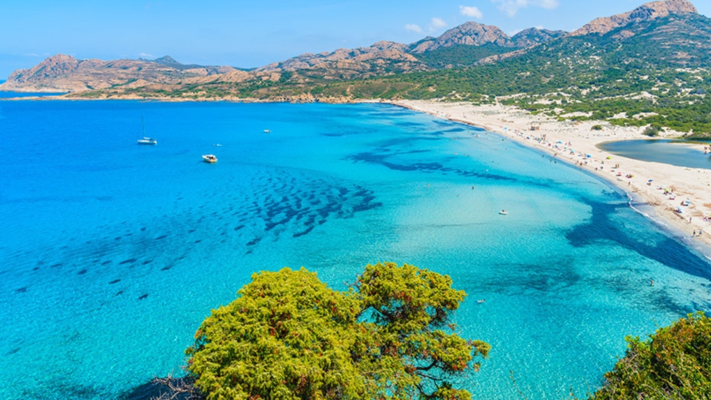 Plage d’Ostricconi calvi Ile rousse location villa de luxe corse